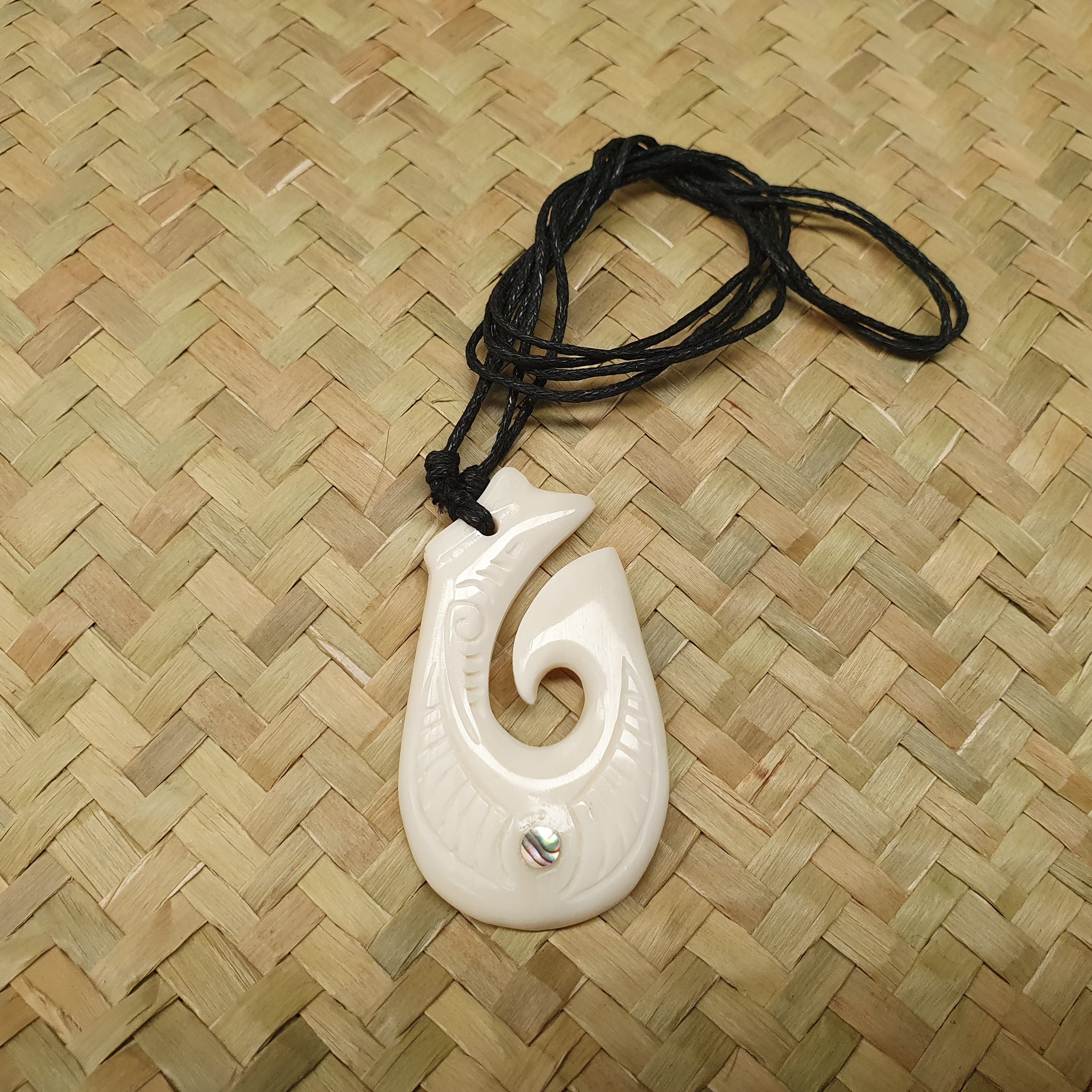81stgeneration Hand Carved Bone Curved Hei Matau Maori Hook Pendant Necklace